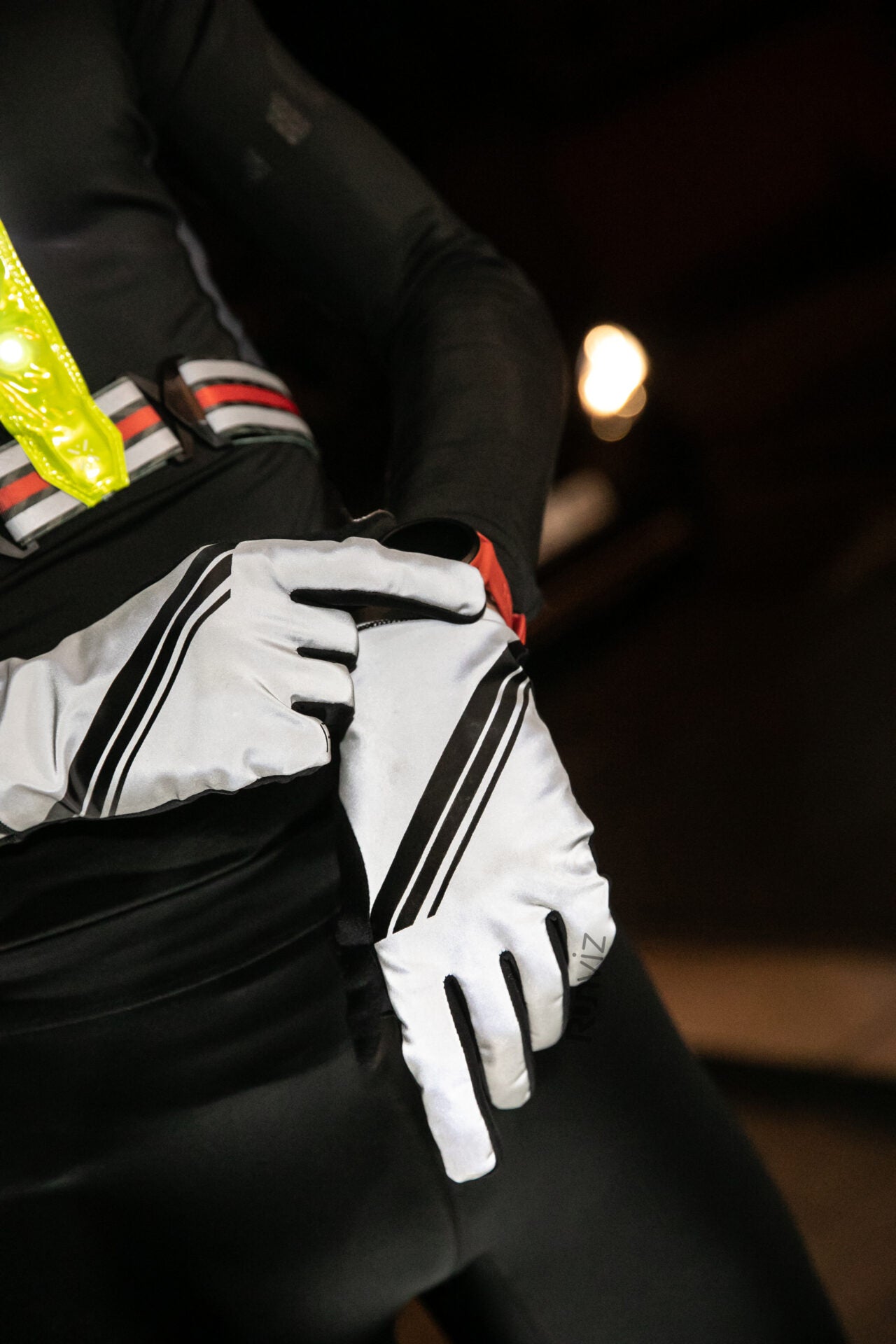 guanti-riflettenti-wowow-bolt-glove-full-reflective image 3