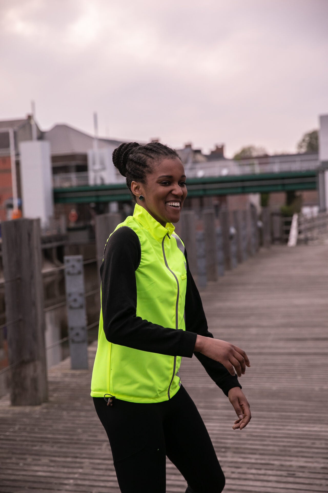 wowow-10k-runner-jacket-yellow-giacca-fluorescente-per-running image 3