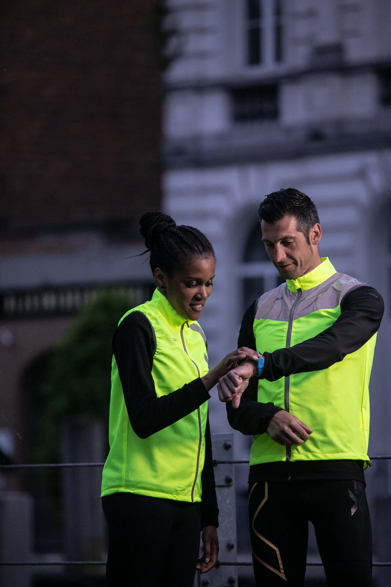 wowow-10k-runner-jacket-yellow-giacca-fluorescente-per-running image 7