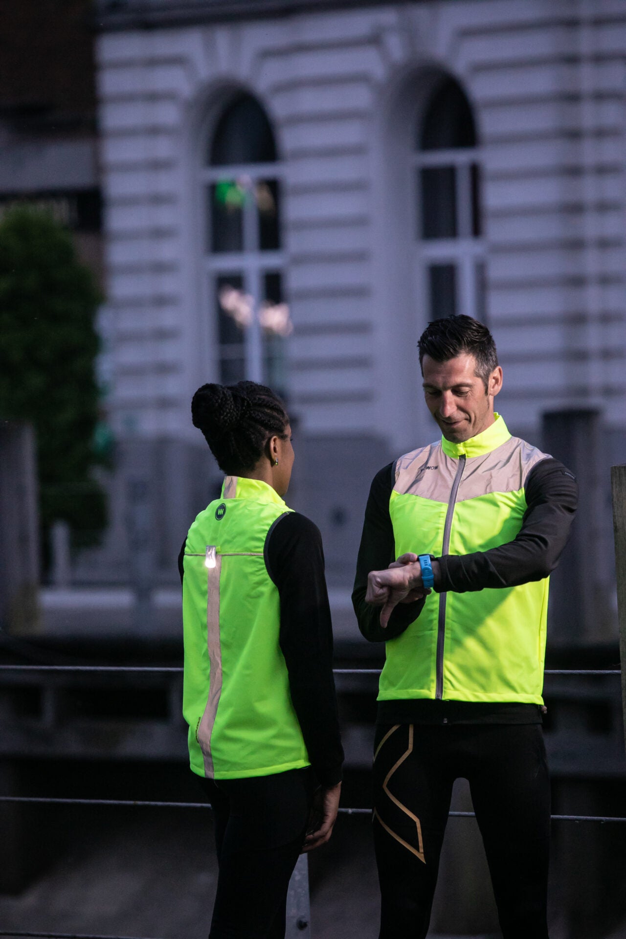 wowow-10k-runner-jacket-yellow-giacca-fluorescente-per-running image 8