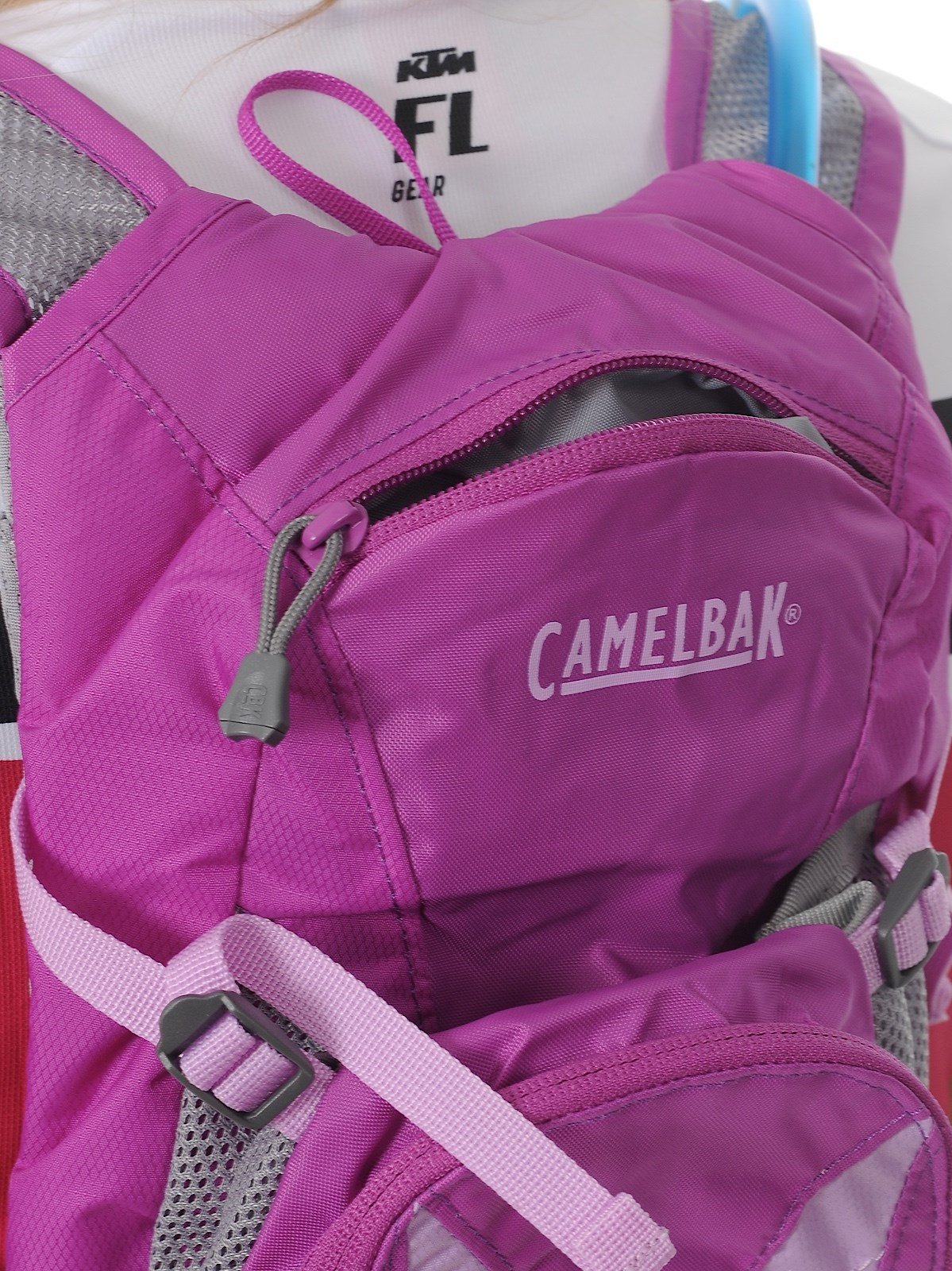 camelbak-zaino-idrico-per-bambini-con-sacca-da-1-5l-fischietto-integrato-strisce image 3