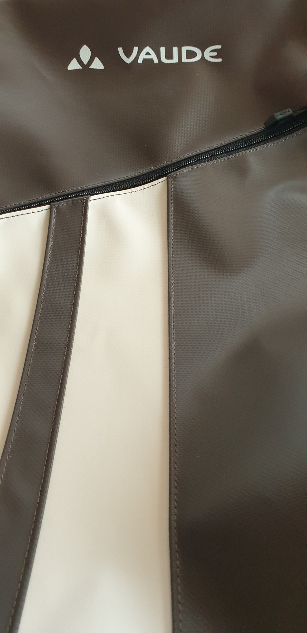 Buono, ma due tasche interne mancano