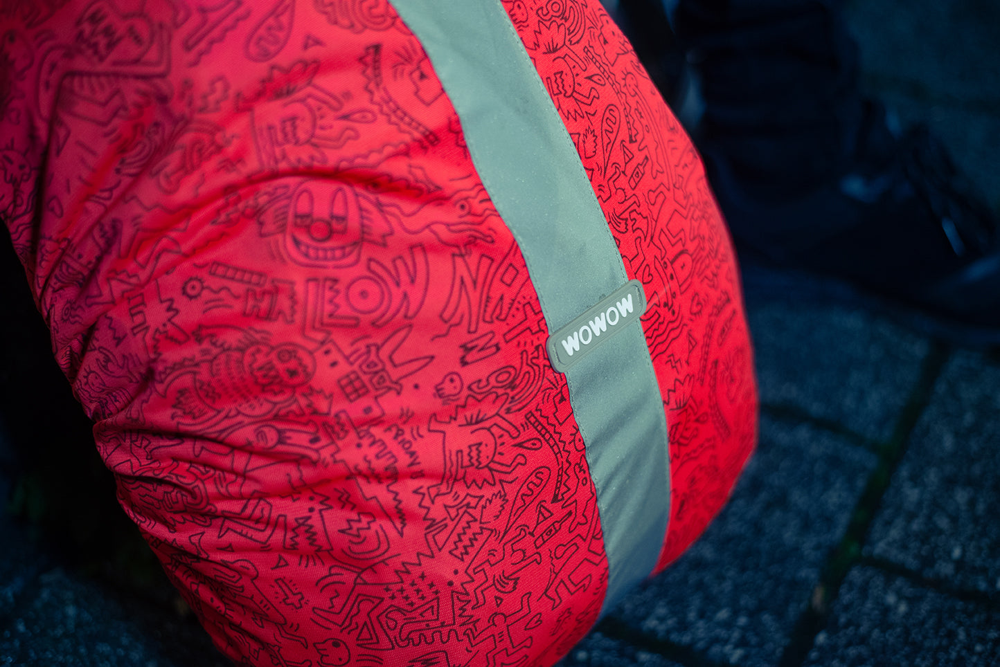wowow-coprizaino-rebel-rosso-fluorescente-per-zaini-20-25l-riflettente-e-regolab image 4