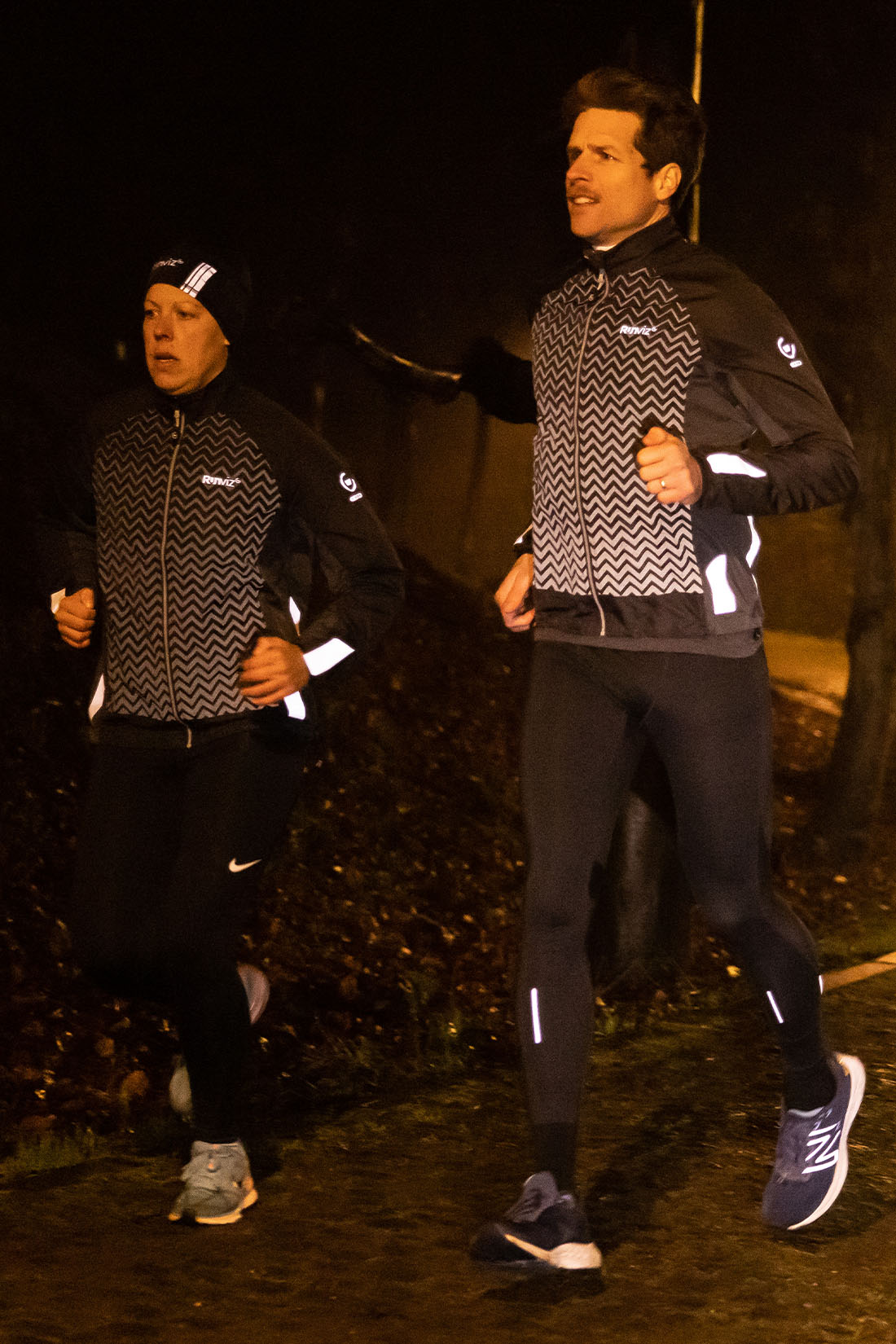 wowow-light-runner-jacket-giacca-da-running-riflettente-nera image 3