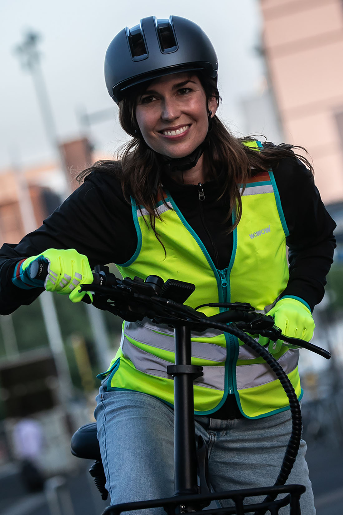 wowow-lucy-giacca-ciclismo-urbano-fluorescente-e-riflettente-donna image 4