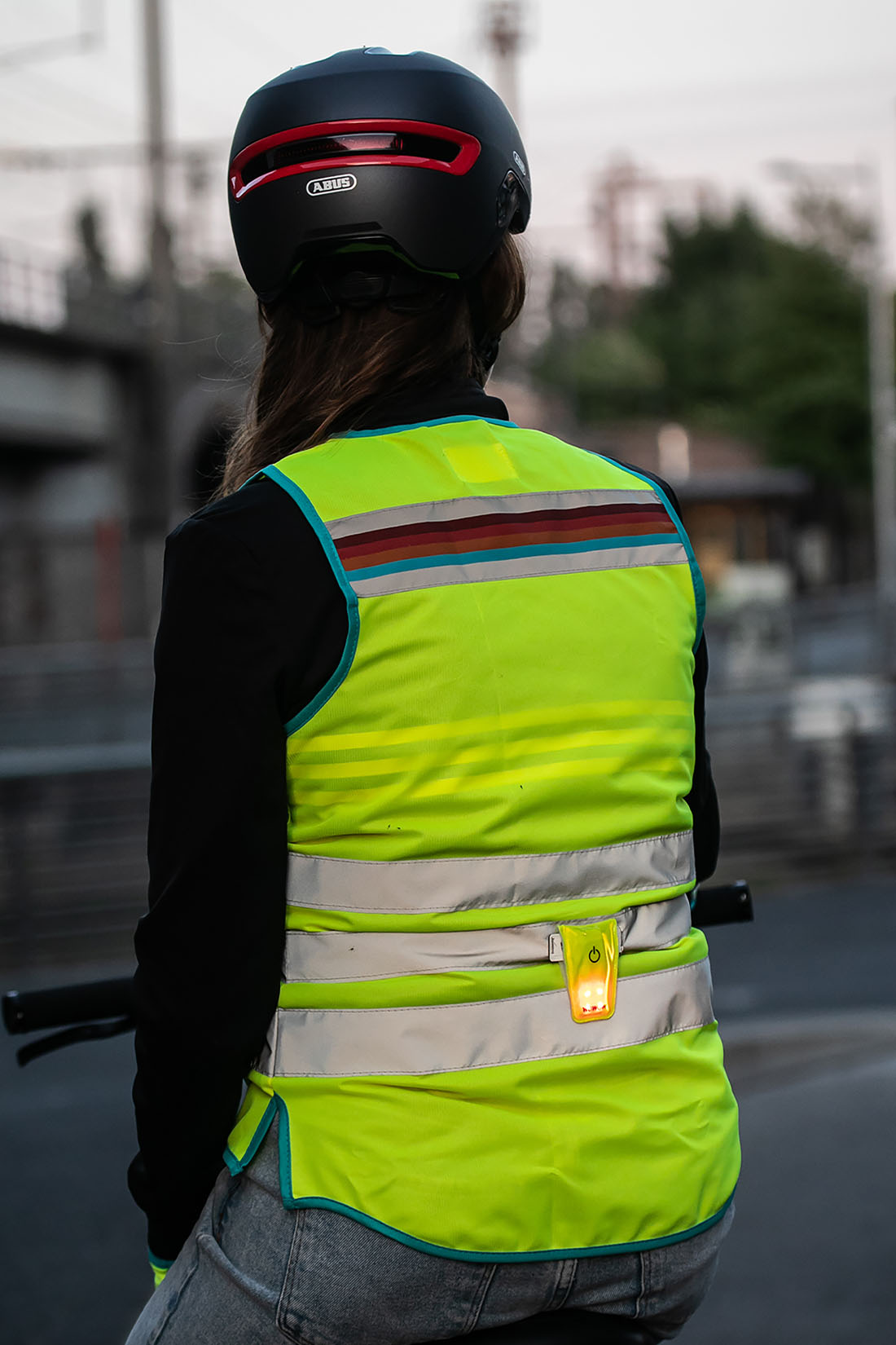 wowow-lucy-giacca-ciclismo-urbano-fluorescente-e-riflettente-donna image 5