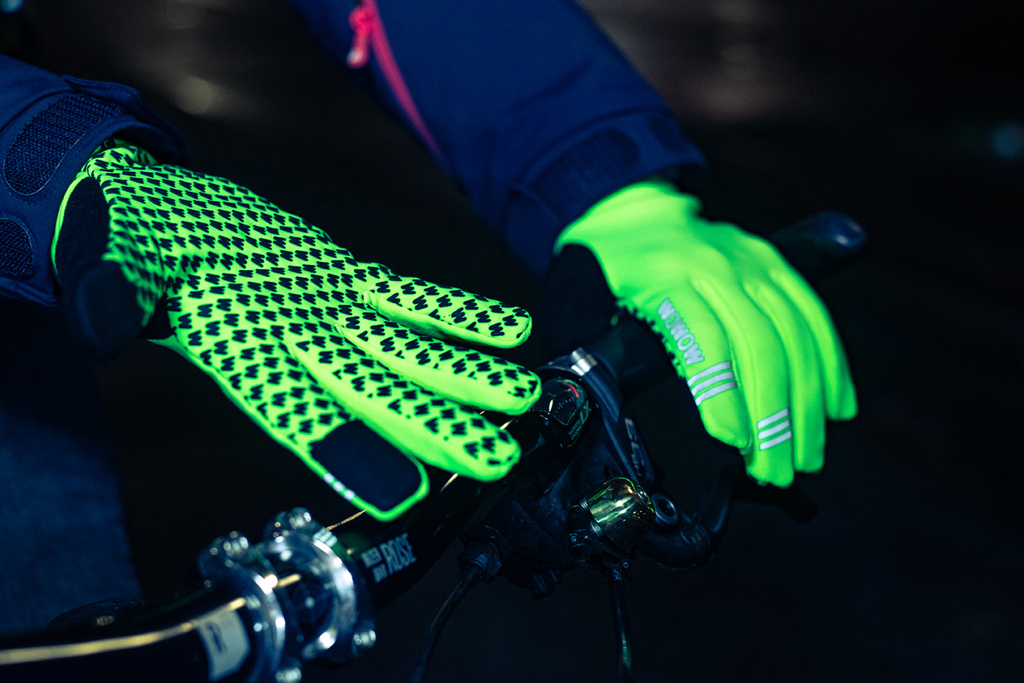 wowow-morning-breeze-glove-guanti-da-ciclismo-fluorescenti-con-touchscreen image 3